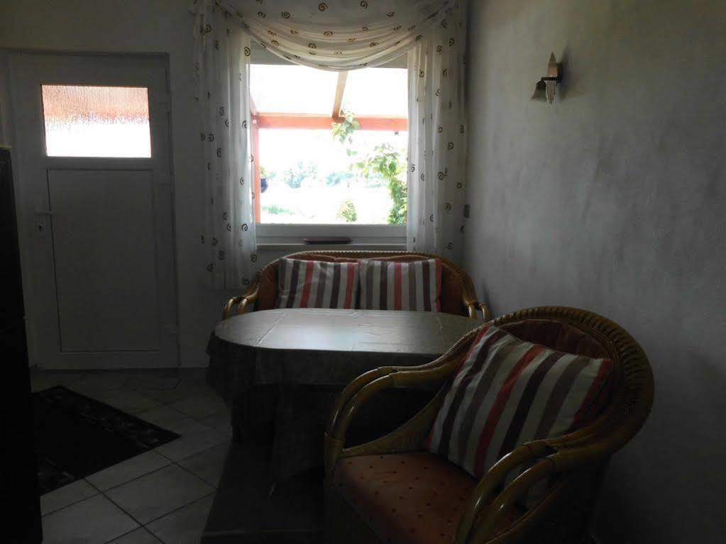 Bungalow Idylle Am See Neuruppin Zewnętrze zdjęcie