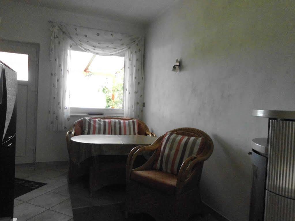 Bungalow Idylle Am See Neuruppin Zewnętrze zdjęcie